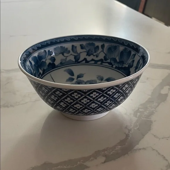 Vintage Classic Blue and White Floral Ceramic Bowl - Picture 2 of 4